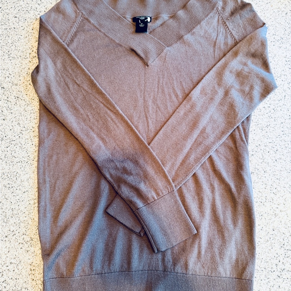 Women’s V-Neck Petite Sweater - Brown